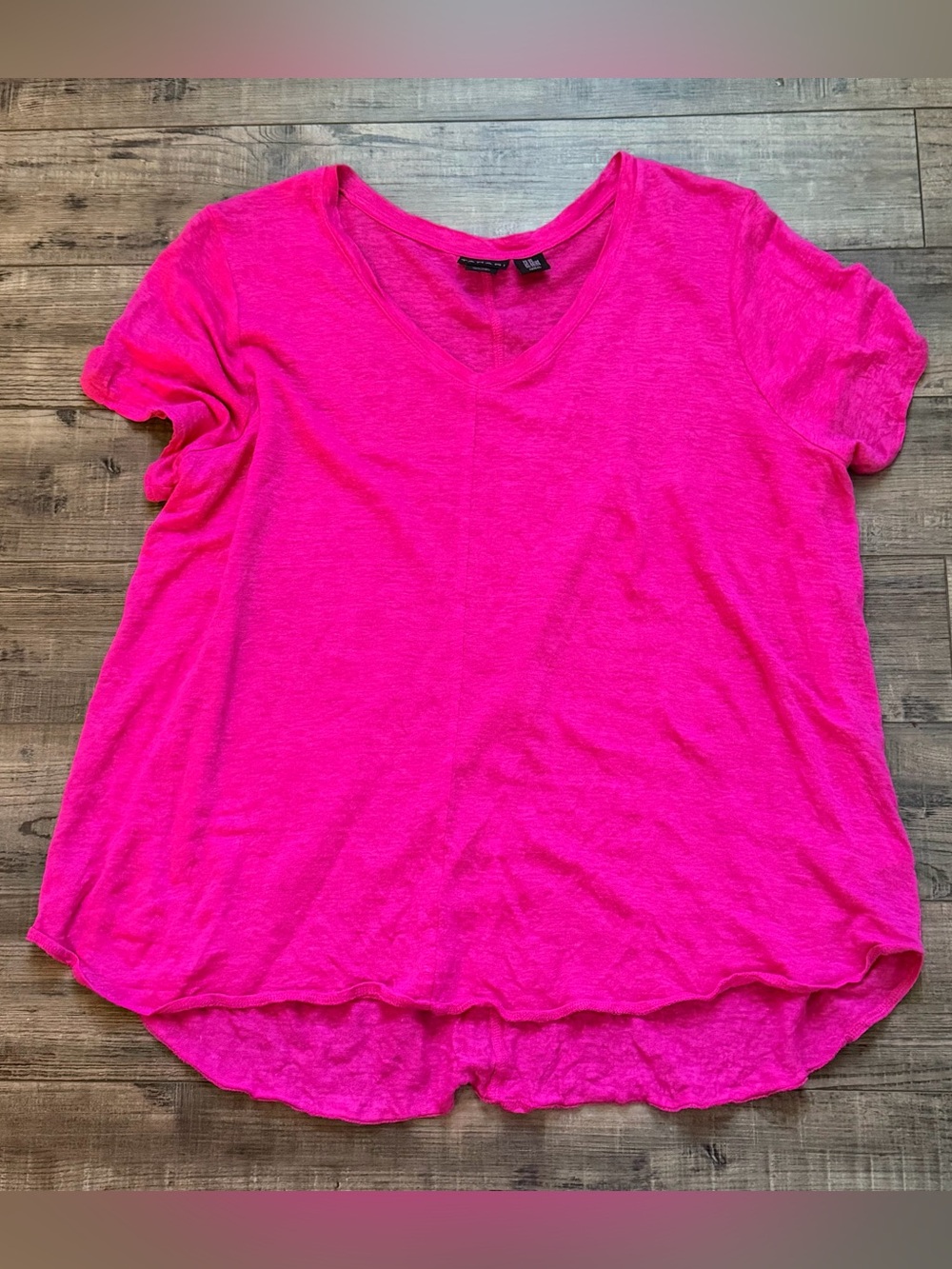 Tahari Women’s V-Neck 100% linen Tee in Bright Pink